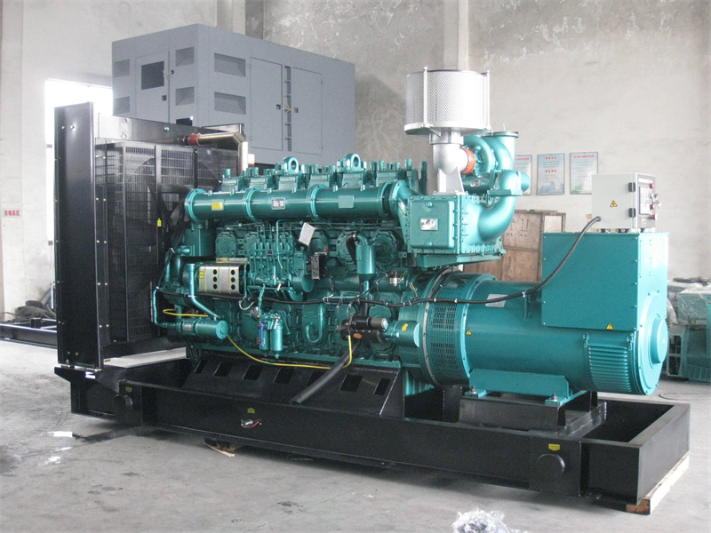 格尔木200KW 柴油发电机的油耗是多少？