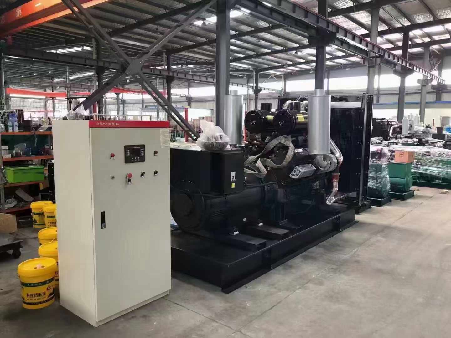 格尔木柴油发电机运行时的噪音和振动水平如何？